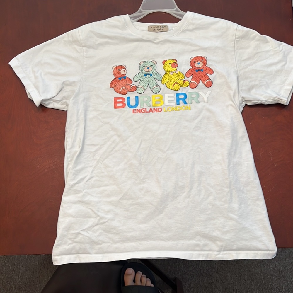 Burberrry Tshirt  worn a couple of times. No stains ,tears , blemishes